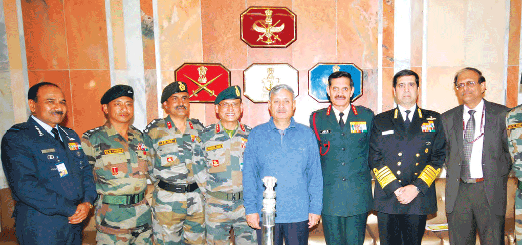 THE TROPHY: Lt Aditya Bisht and Brig SK Jha, YSM with Shri Rao Inderjit Singh, Hon’ble Raksha Rajya Mantri, three Service Chiefs, Defence Secretary and Col of the Regiment